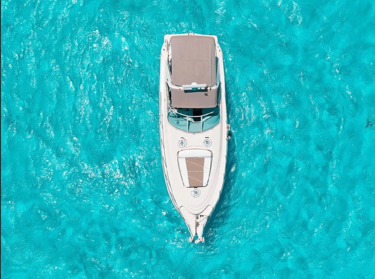 Yacht stern with swim platform