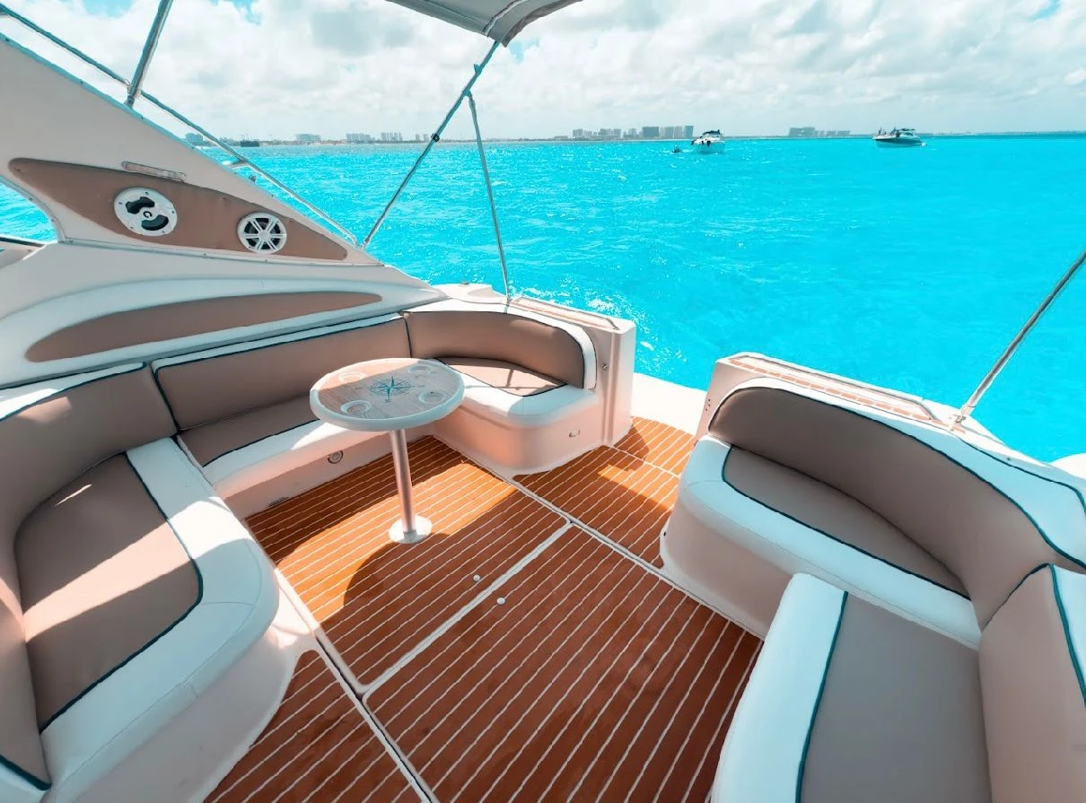 Cockpit lounge with teak deck
